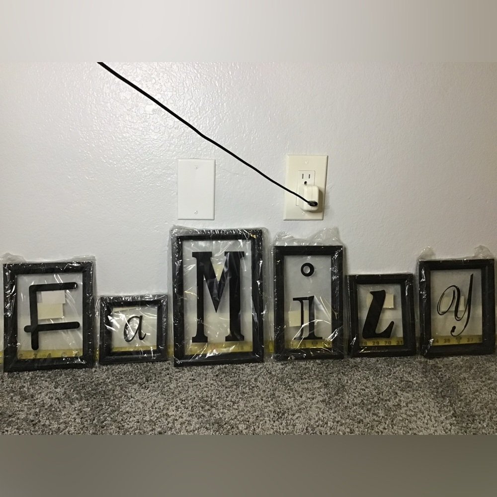 NWOT Black Framed “Family”Wall Art Set